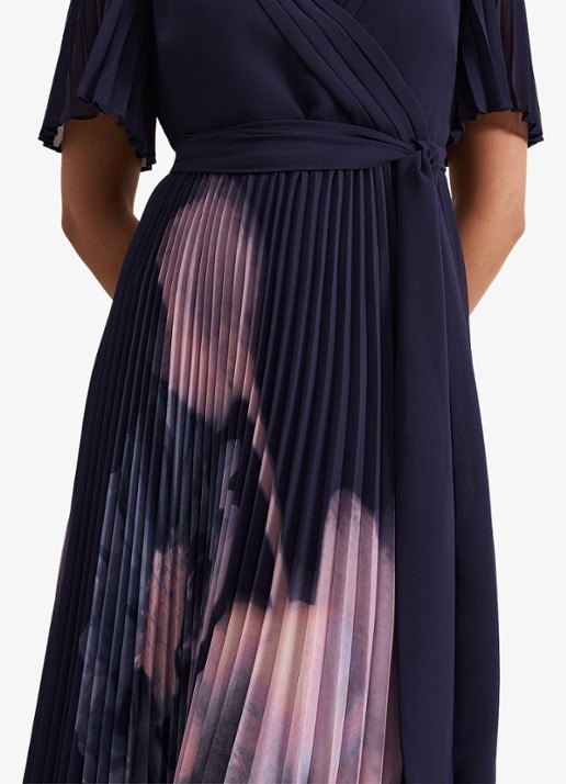 Phase Eight Petite Abigail maxi jurk met bloemenprint en plissé - detail 5 donkerblauw