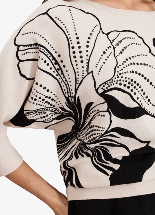 Phase Eight Poppie fijngebreide top met bladprint en studs - detail 6 ivoor