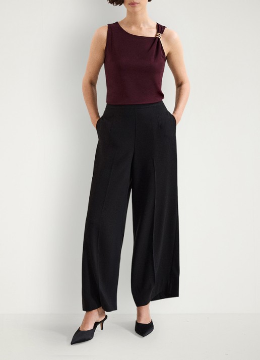 Phase Eight Samie top met asymmetrische hals - voorkant 2 bordeauxrood