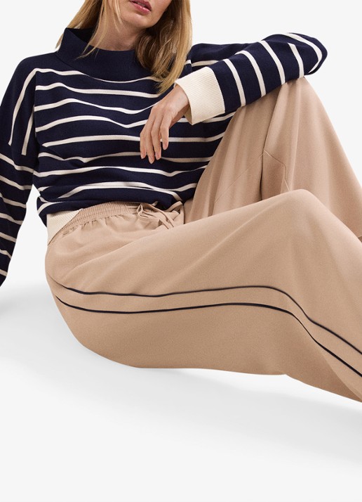 Phase Eight Skye high waist wide fit trackpant met streep detail - detail 4 camel