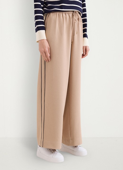 Phase Eight Skye high waist wide fit trackpant met streep detail - voorkant 2 camel