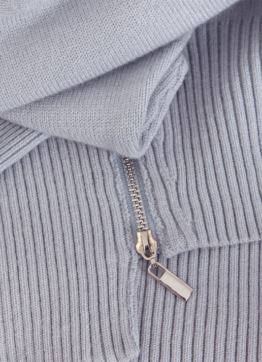 Phase Eight Steph fijngebreide trui met stretch en col - detail 3 lichtblauw