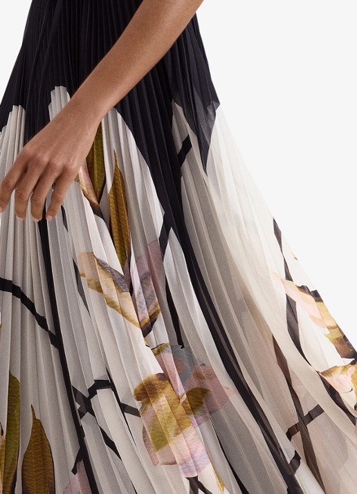 Phase Eight Uma maxi jurk met V-hals en plooien - detail 4 zwart