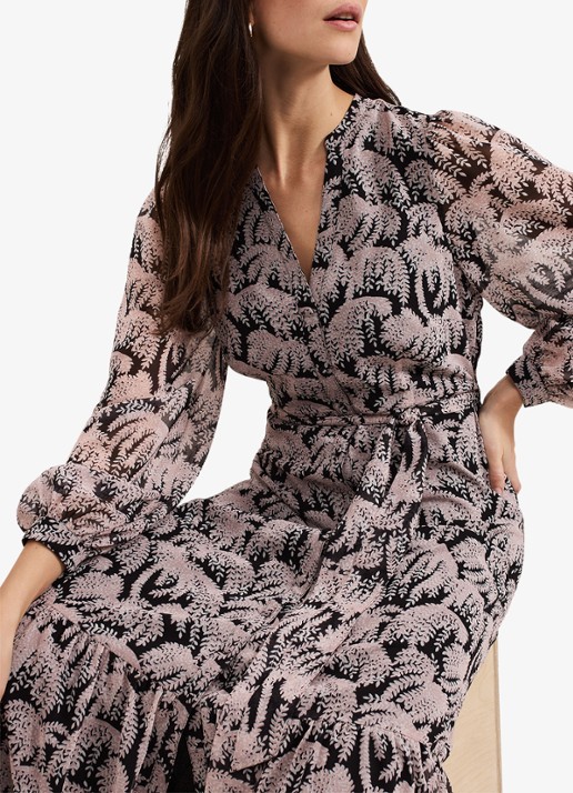 Phase Eight Willow maxi blousejurk met bladprint en strikceintuur - detail 6 zwart