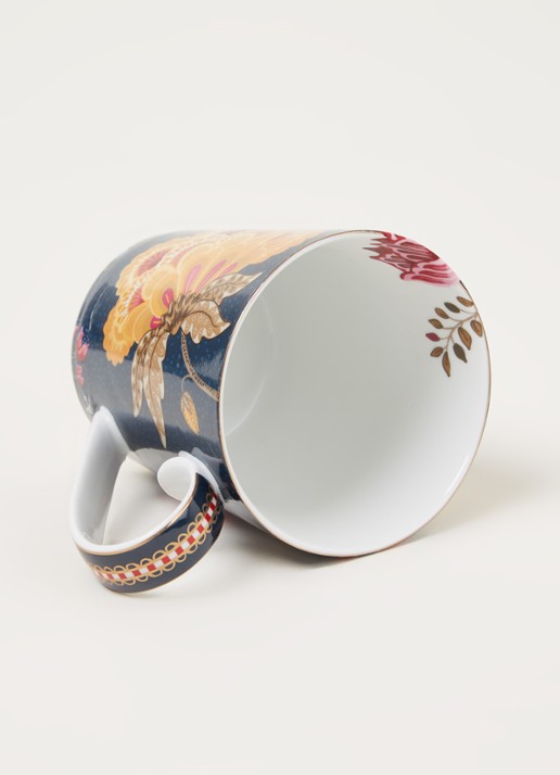 Pip Studio Letter J Floral Fantasy mok 35 cl - detail donkerblauw