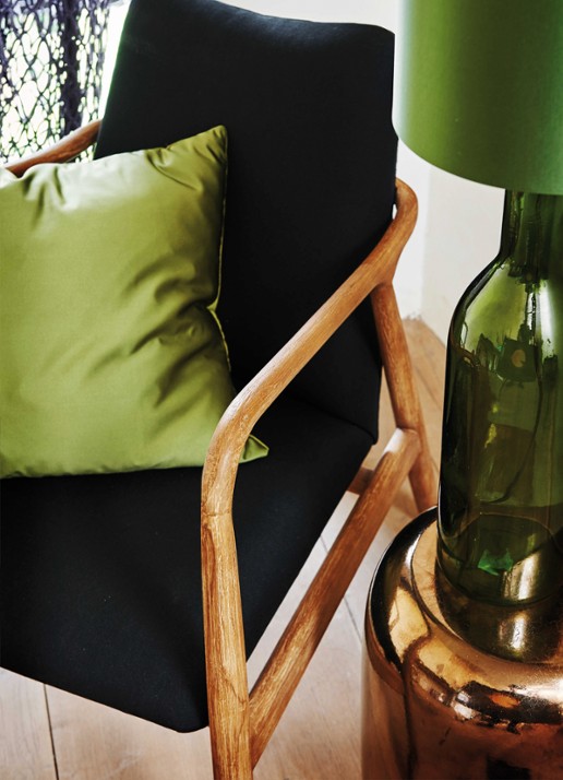 POLSPOTTEN Chair Charles fauteuil - detail zwart