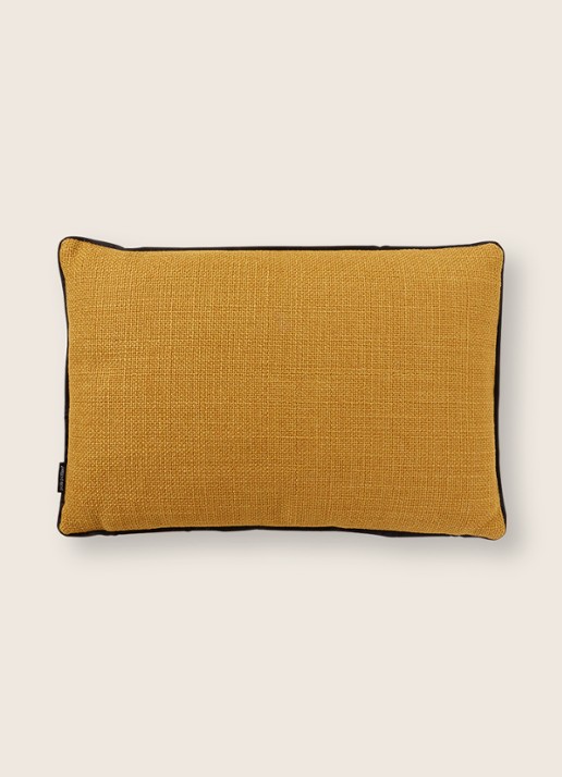 POLSPOTTEN Smooth sierkussen 40 x 60 cm  - voorkant 2 okergeel