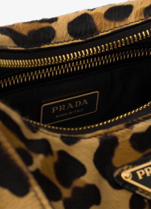 Prada Aimée Medium schoudertas van leer met panterprint - detail 2 lichtbruin