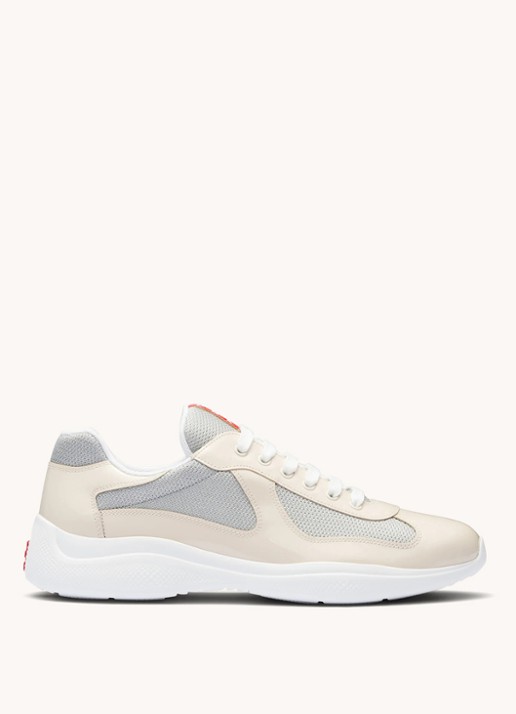 Prada America's Cup sneaker met lakleren details - voorkant 5 creme