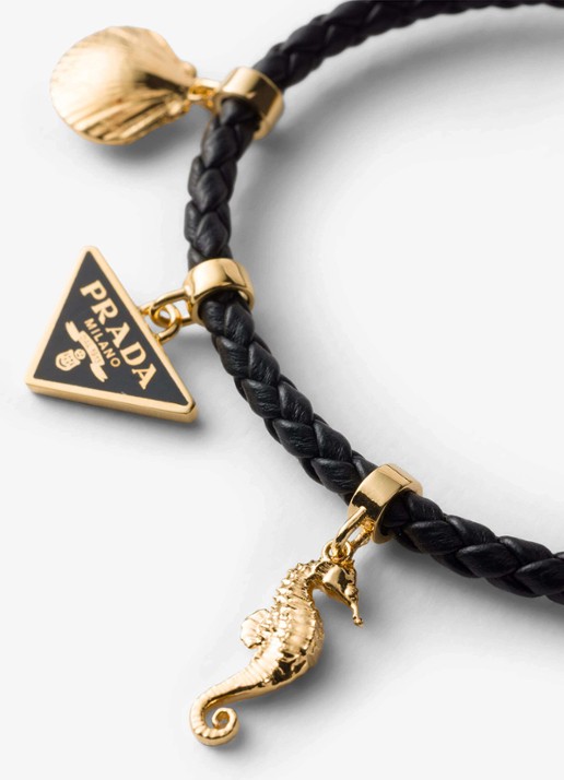 Prada Armband van leer met bedels - detail 2 zwart