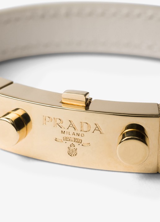 Prada Armband van leer met logo - detail gebroken wit