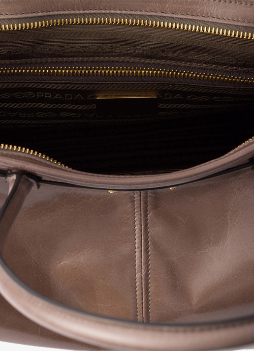 Prada Bonnie Extra-Large schoudertas van kalfsleer - detail 6 taupe