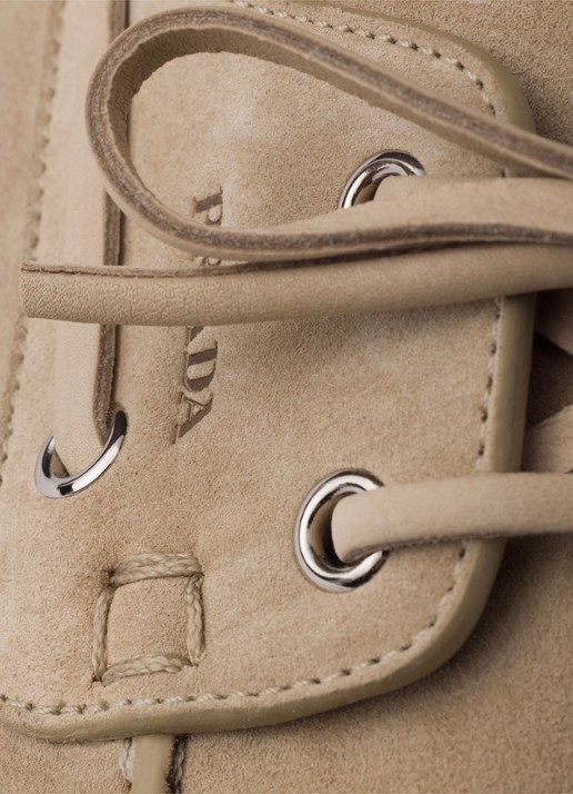 Prada Bootschoen van suède - detail 6 beige