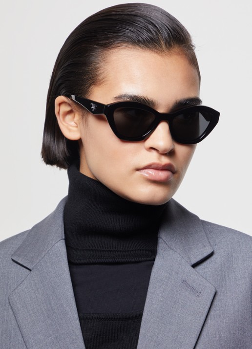 Prada Cat Eye zonnebril PRA02S - voorkant 2 zwart