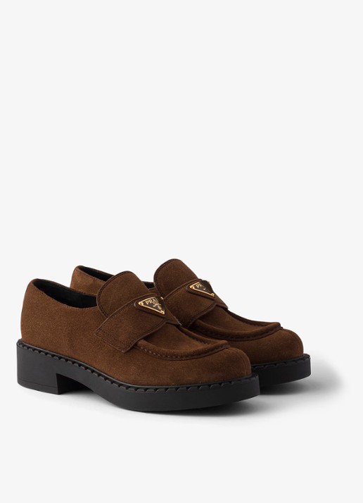 Prada Chocolate loafer van kalfssuède - detail 3 bruin