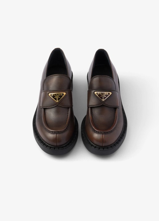 Prada Chocolate loafer van leer - detail donkerbruin