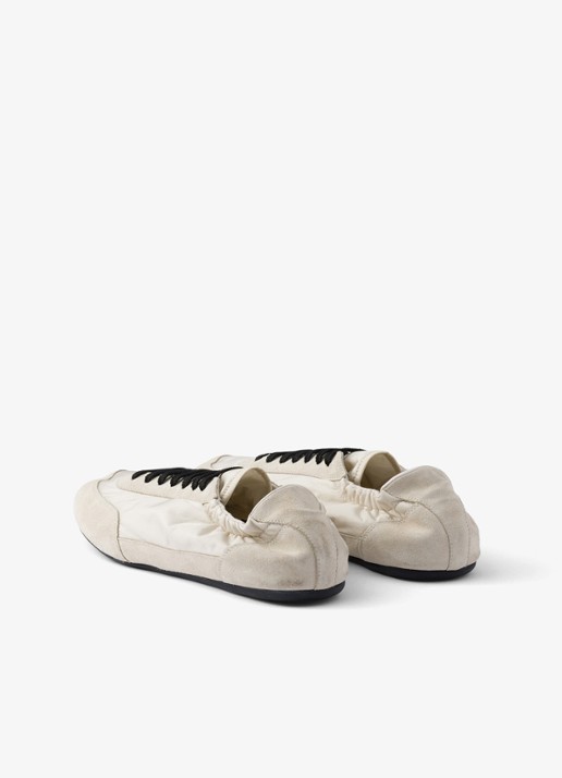 Prada Collapse Re-Nylon sneaker met suède details - achterkant 4 beige