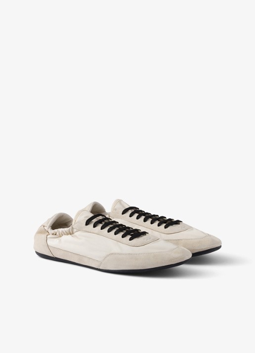 Prada Collapse Re-Nylon sneaker met suède details - voorkant 5 beige