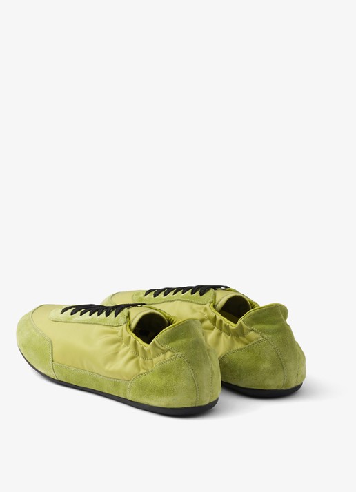 Prada Collapse Re-Nylon sneaker met suède details - achterkant 3 lime