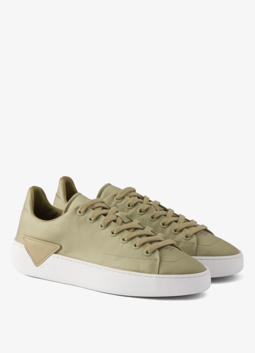 Prada Court Re-Nylon sneaker met logo - voorkant 2 groen