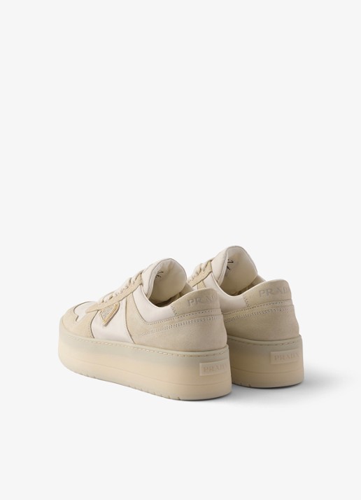 Prada Downtown Bold Re-Nylon sneaker met suède details - achterkant beige