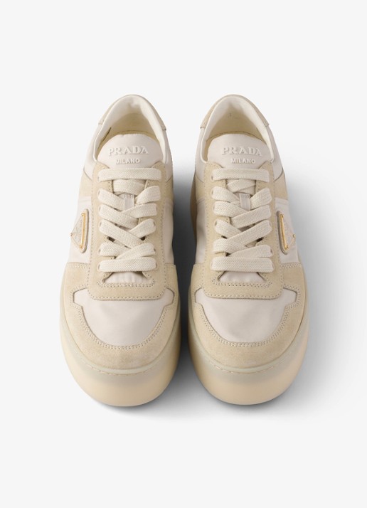 Prada Downtown Bold Re-Nylon sneaker met suède details - detail 2 beige