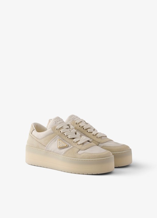 Prada Downtown Bold Re-Nylon sneaker met suède details - voorkant 5 beige