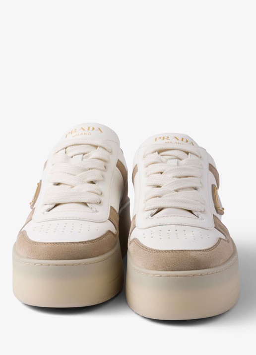 Prada Downtown Bold sneaker van lamsleer met sùede details - detail 2 beige