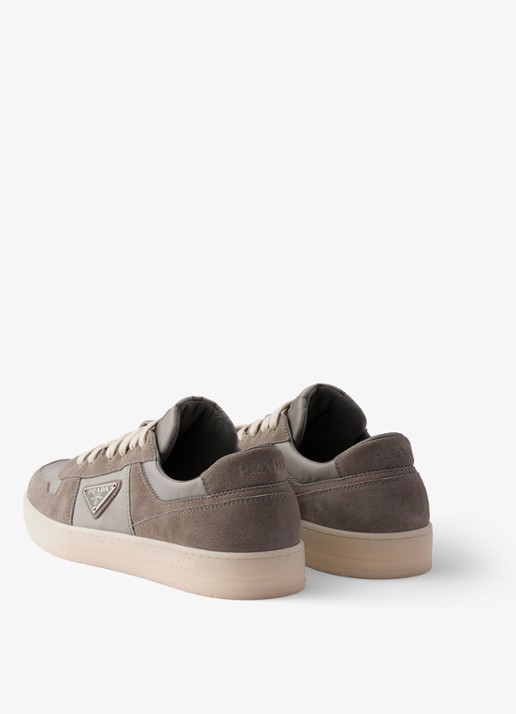 Prada Downtown Re-Nylon sneaker met suède details - achterkant 3 taupe