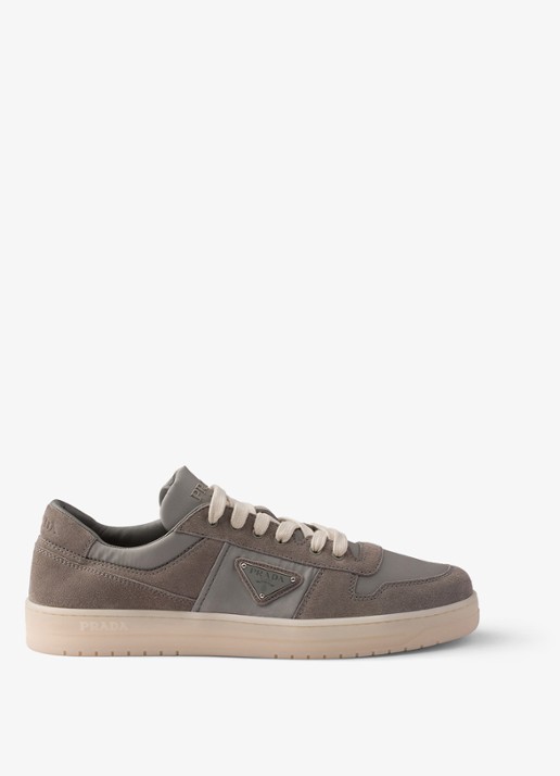 Prada Downtown Re-Nylon sneaker met suède details - voorkant 2 taupe