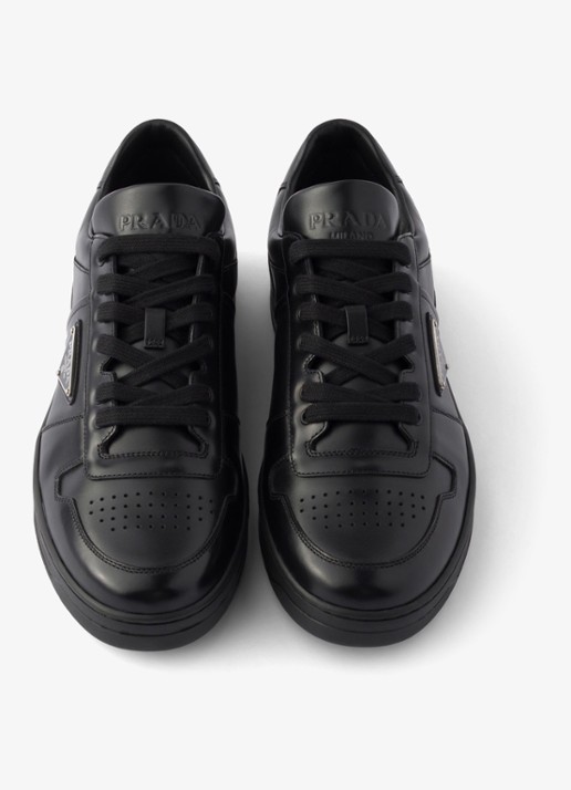 Prada Downtown sneaker van leer met logo - detail zwart