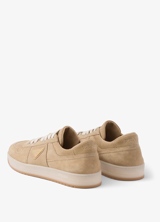 Prada Downtown sneaker van suède met logo - detail 2 beige