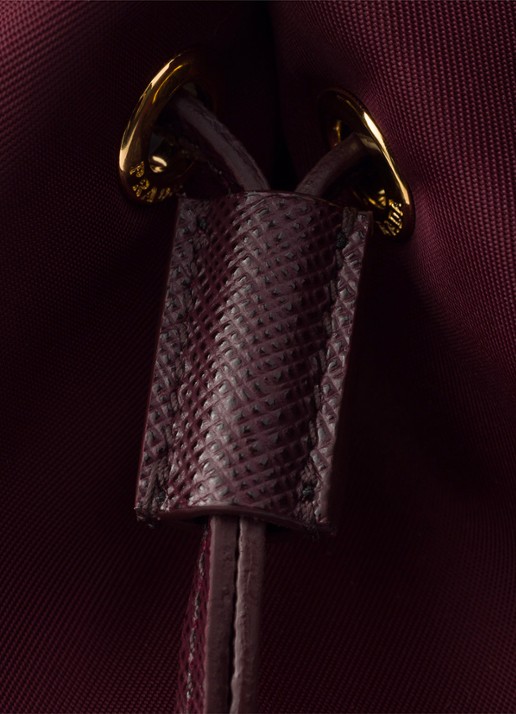 Prada Duet Re-Nylon handtas met leren details - detail 6 bordeauxrood