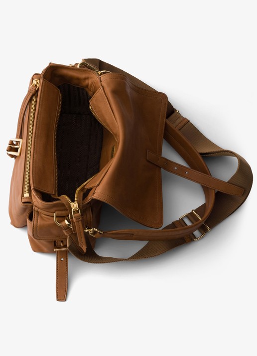 Prada Explore Medium schoudertas van lamsleer - detail 4 camel