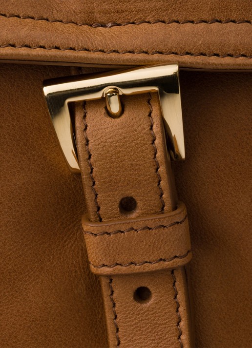 Prada Explore Medium schoudertas van lamsleer - detail 5 camel