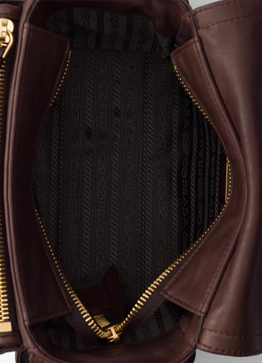 Prada Explore Mini schoudertas van lamsleer - detail 6 donkerbruin