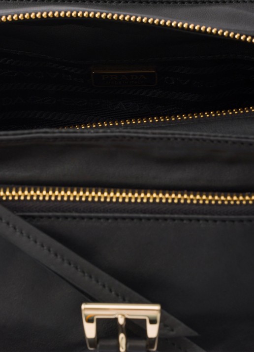 Prada Explore Mini schoudertas van lamsleer - detail 4 zwart