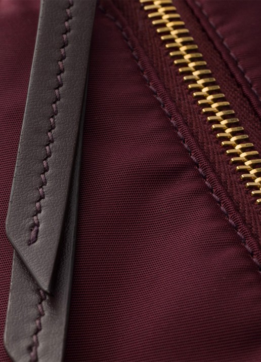 Prada Explore Re-Nylon Small schoudertas met leren details - detail 6 donkerrood