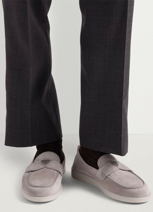 Prada Loafer van kalfssuède - voorkant 6 grijs