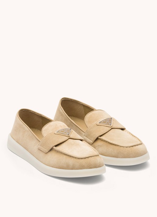Prada Loafer van suède met logo - voorkant 4 donkerbeige