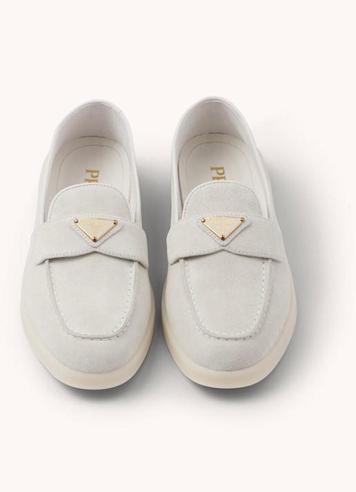 Prada Loafer van suède met logo - achterkant 3 lichtgrijs