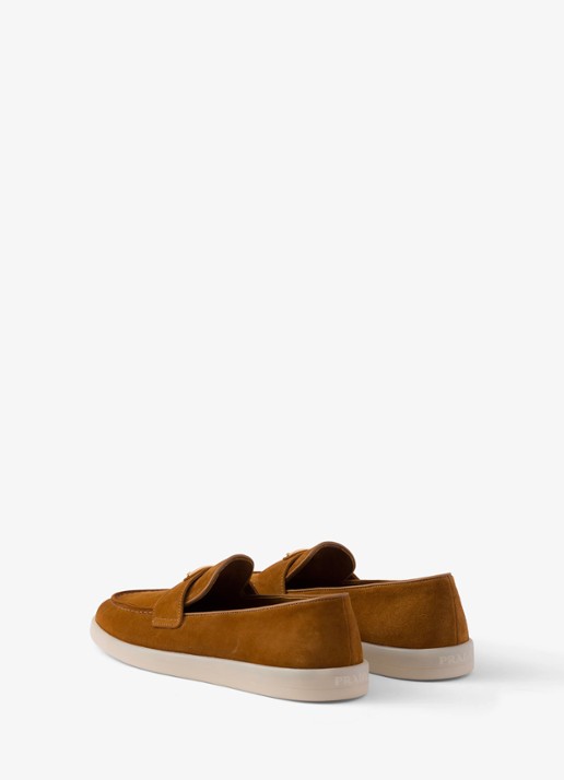 Prada Loafer van suède met logo - achterkant 6 camel