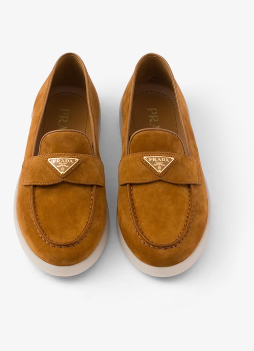 Prada Loafer van suède met logo - detail 3 camel
