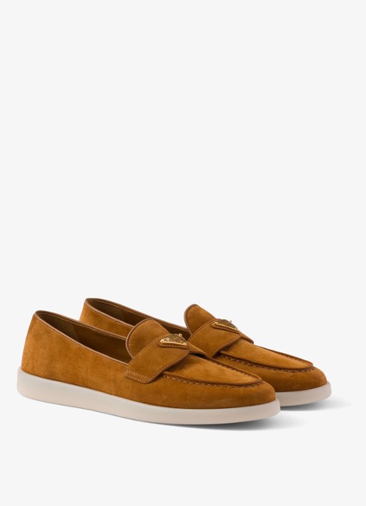 Prada Loafer van suède met logo - voorkant camel
