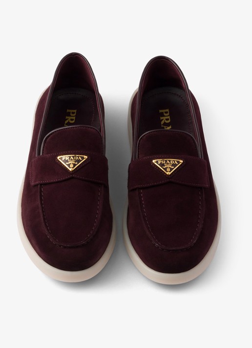 Prada Loafer van suède met logo - detail 3 bordeauxrood
