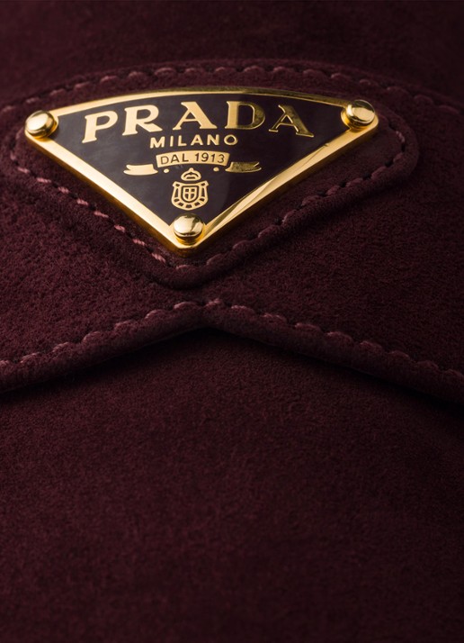 Prada Loafer van suède met logo - detail 4 bordeauxrood
