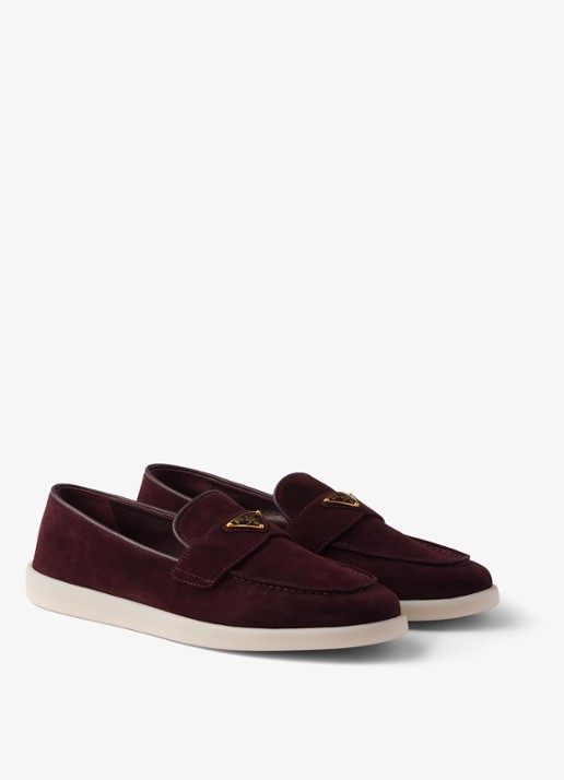Prada Loafer van suède met logo - voorkant bordeauxrood