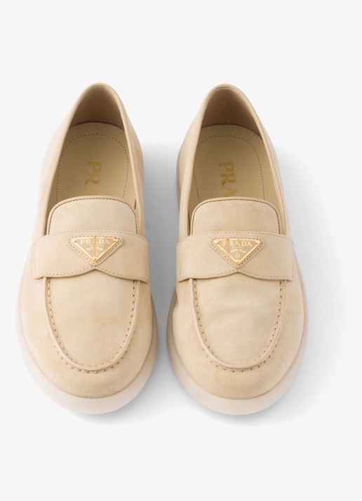 Prada Loafer van suède met logo - detail 3 beige
