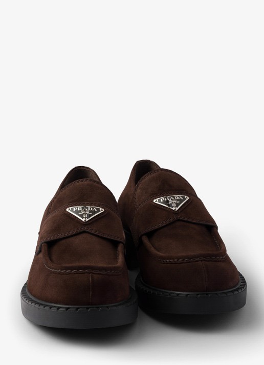Prada Loafer van suède met logo - detail 4 donkerbruin