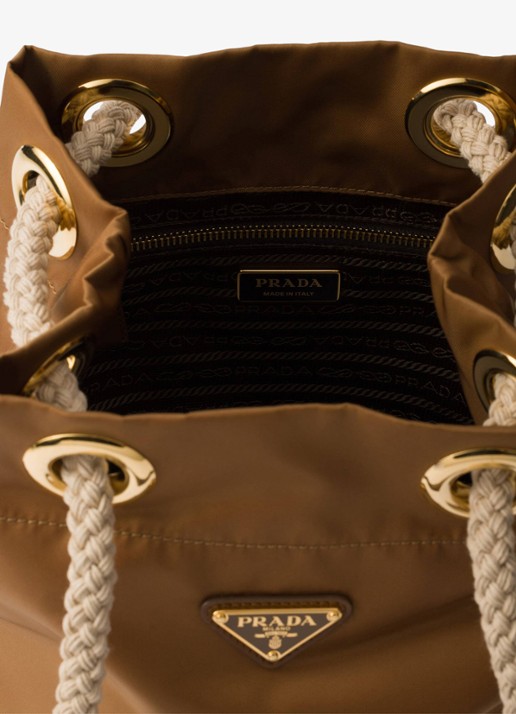 Prada Mariner Re-Nylon Small schoudertas met logo - detail camel